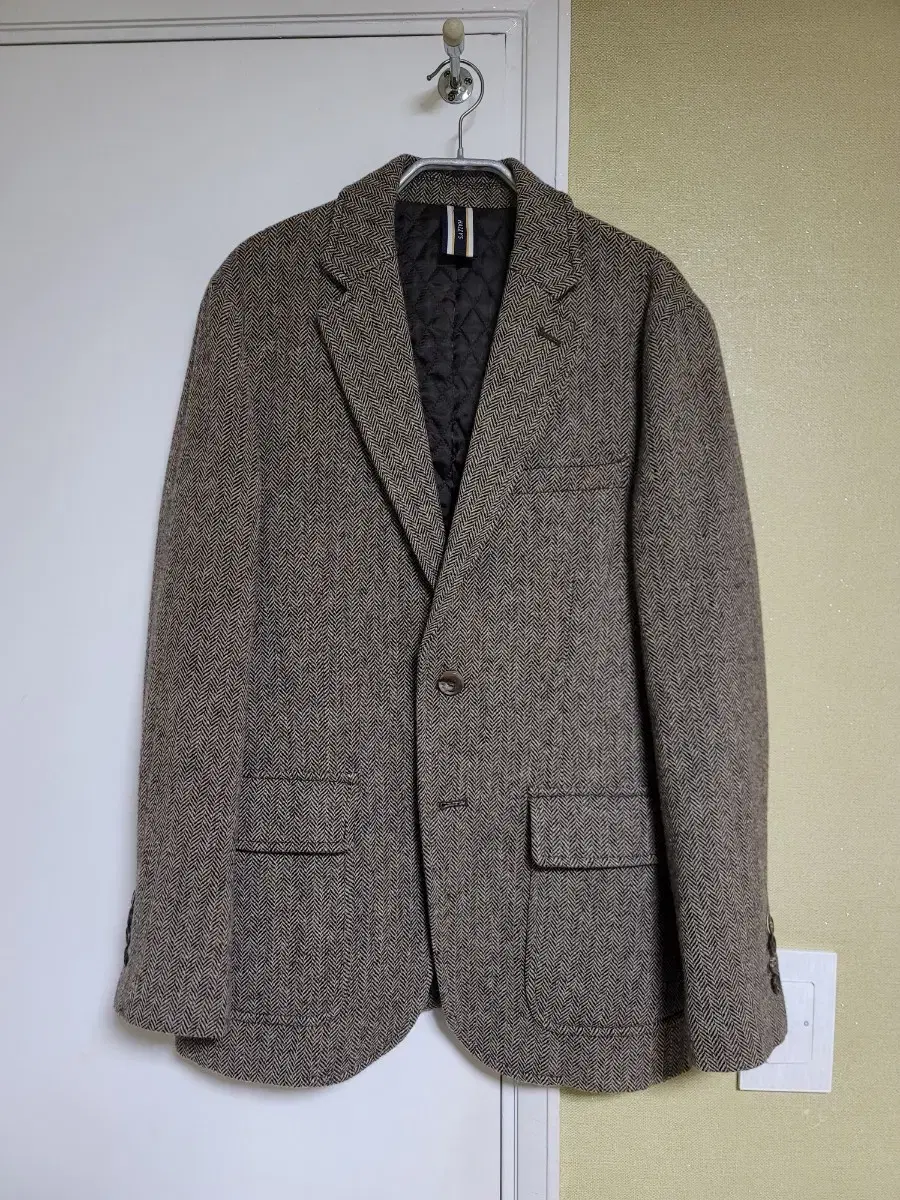 Hedges Herringbone Shetland Tweed Jacket Beige