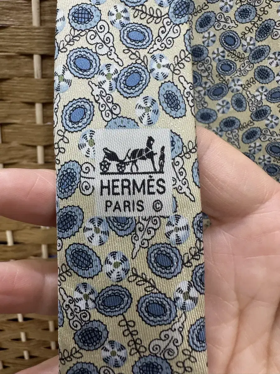 HERMES Imported Hermes Silk 100% necktie