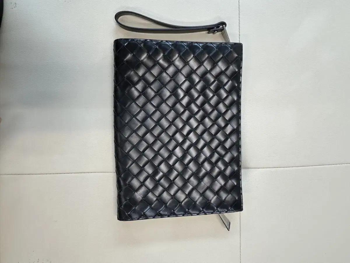 Bottega Veneta Clutch 27x20 Glossy Condition A