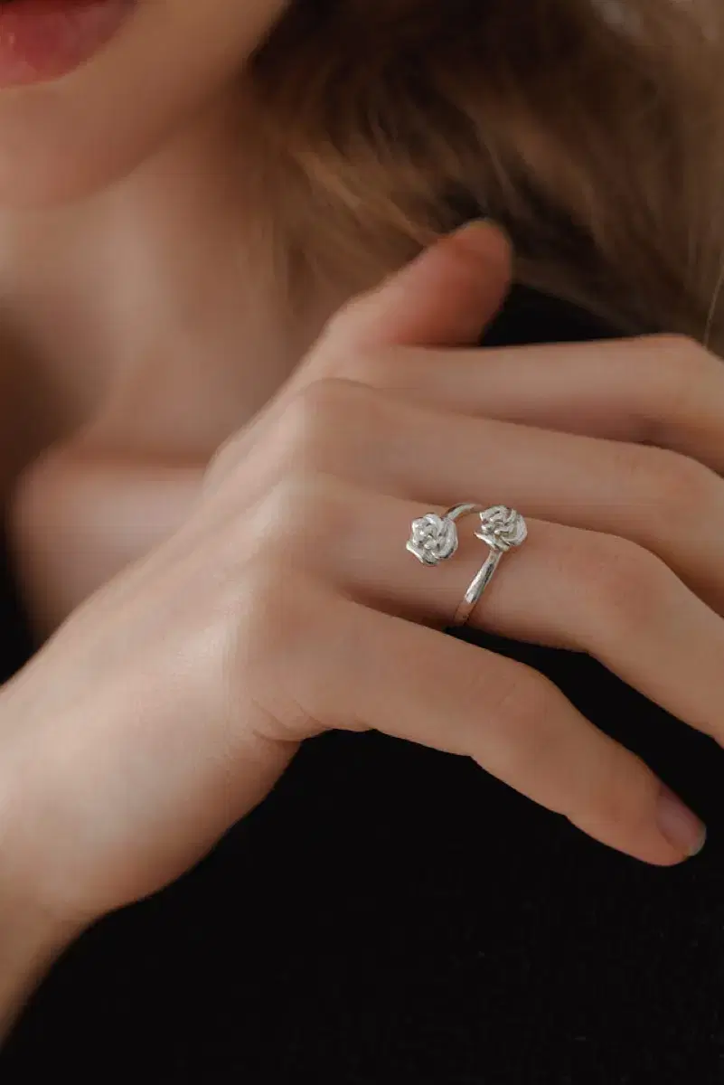 딥브로우 Deep Rose Petit Ring