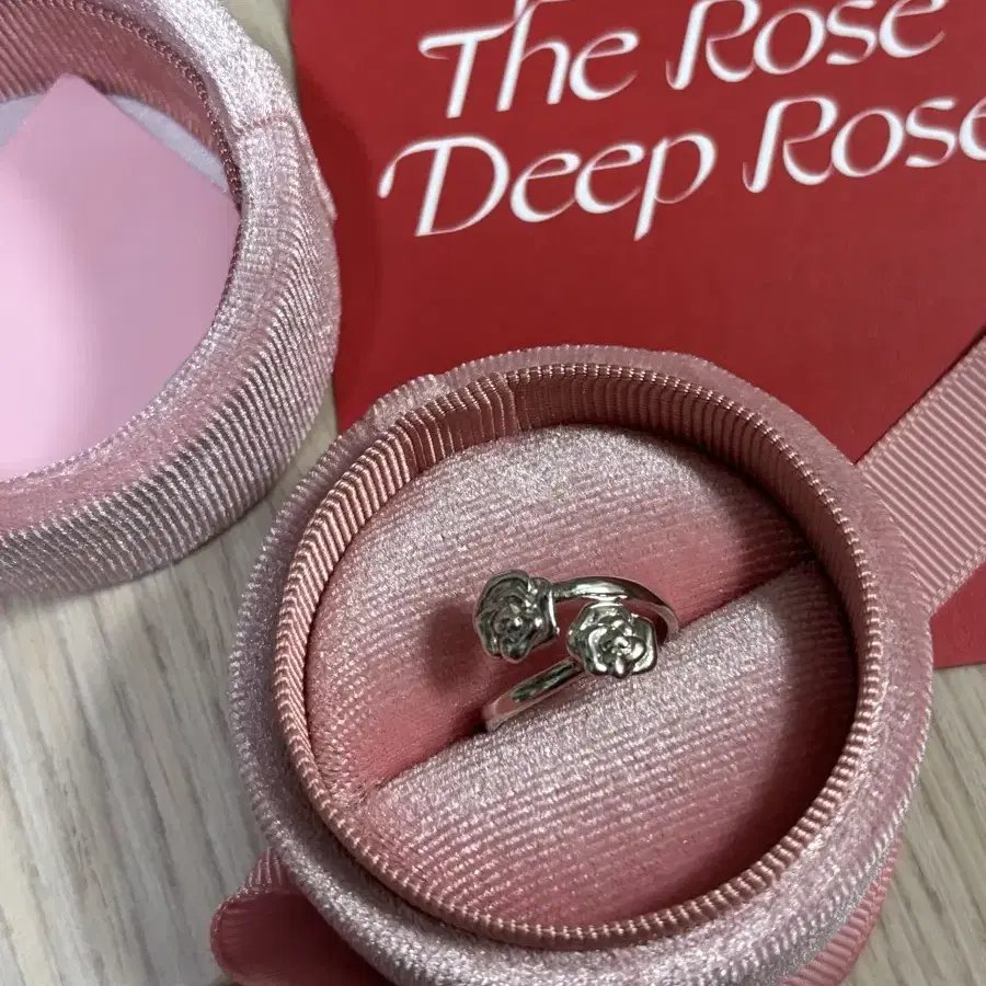 딥브로우 Deep Rose Petit Ring