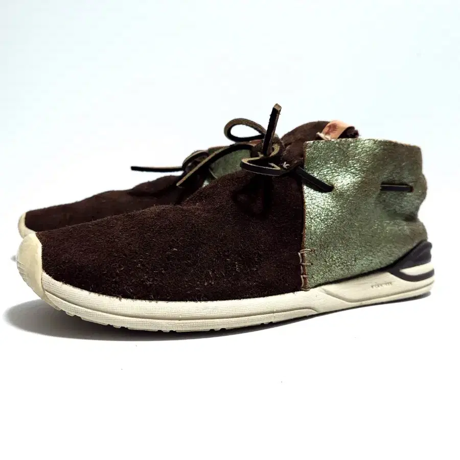 Visvim Huron Moccasin Folk Shoes 비즈빔