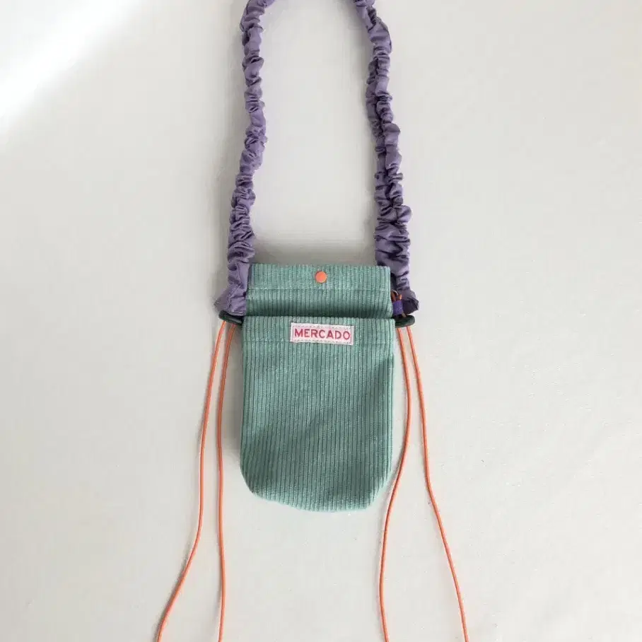 신품급 Mercado scrunchie mini bag, 메르카도백 코듀