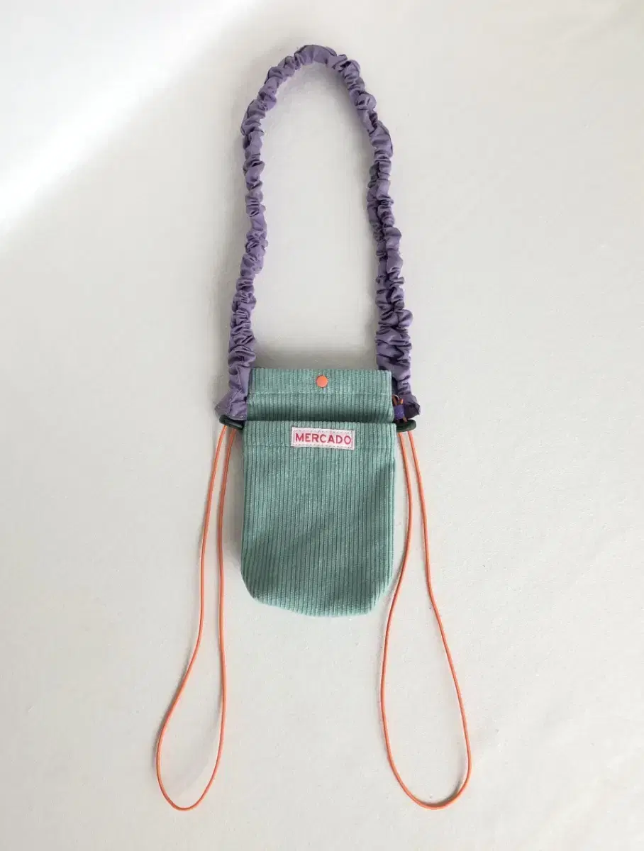 신품급 Mercado scrunchie mini bag, 메르카도백 코듀