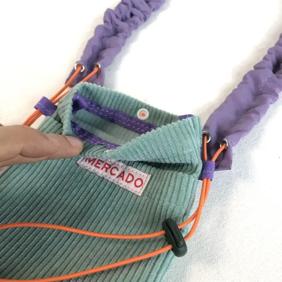 신품급 Mercado scrunchie mini bag, 메르카도백 코듀