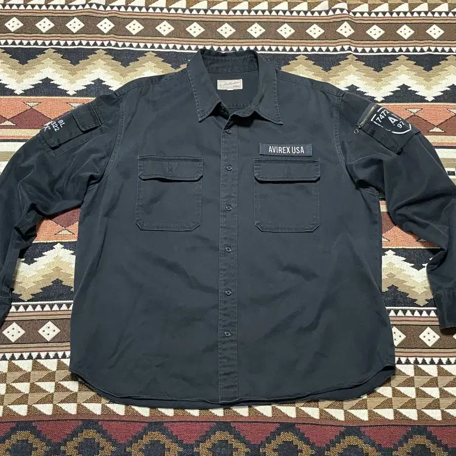 [105~110]Avirex black shirt