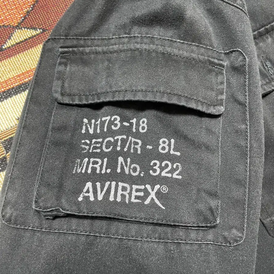 [105~110]Avirex black shirt