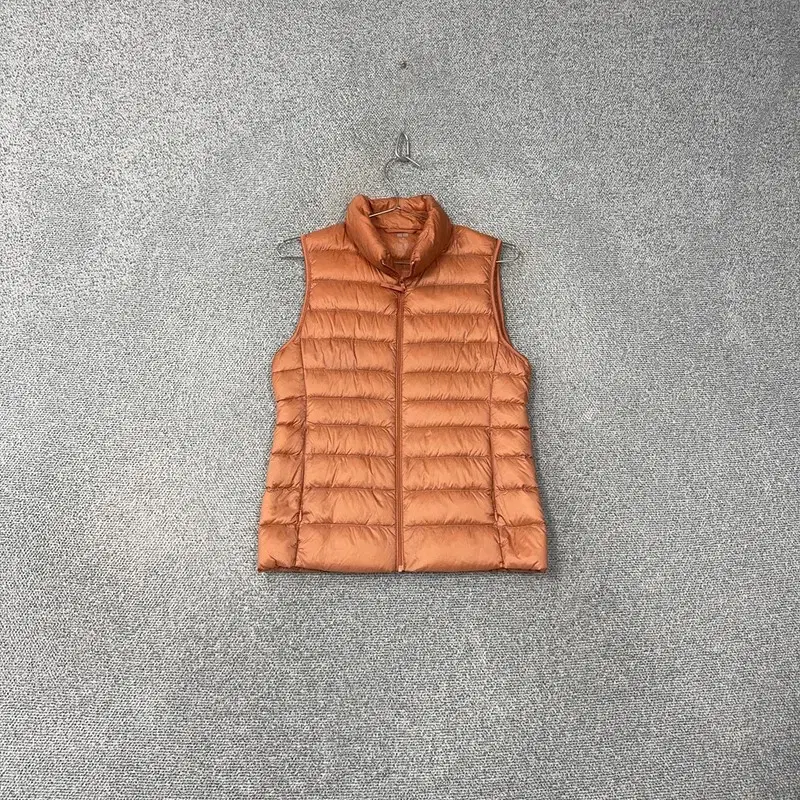 Uniqlo Coral Padded Vest M