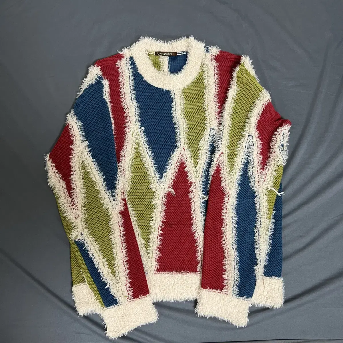 L) Anderson Belle Intarsia Knit