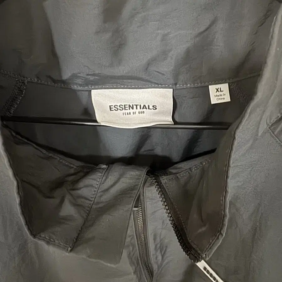 essentials half zip up 에센셜 하프 집업