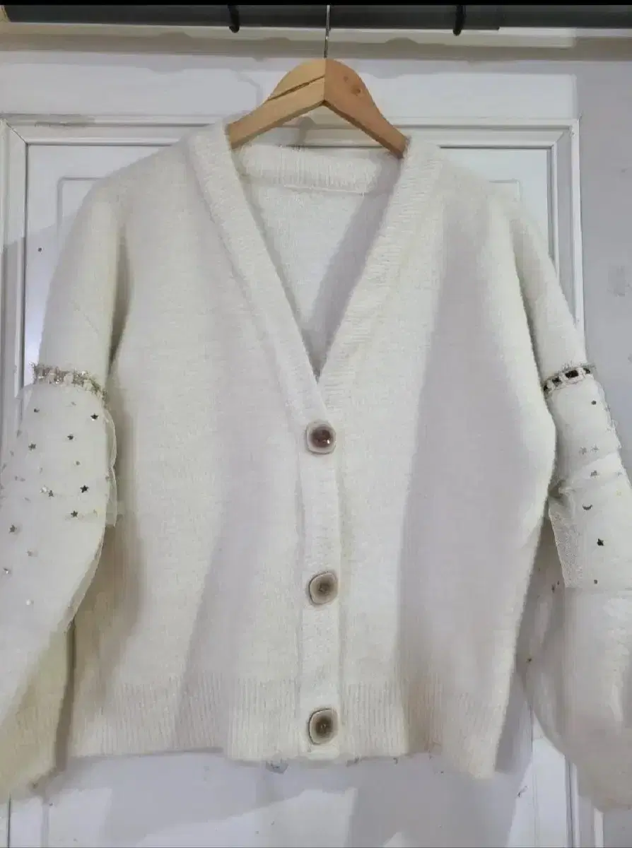 Winter. Wool knit cardigan. It's clean. Chest 52