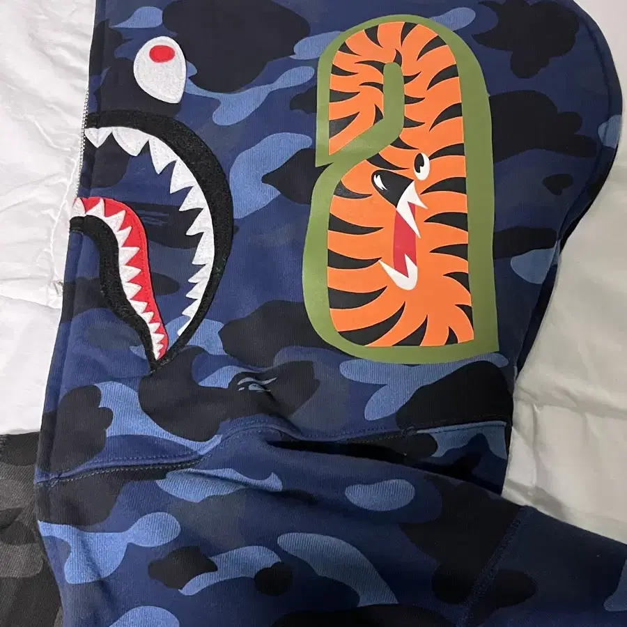 베이프 후드집업 Separate Shark Fz Hoodie