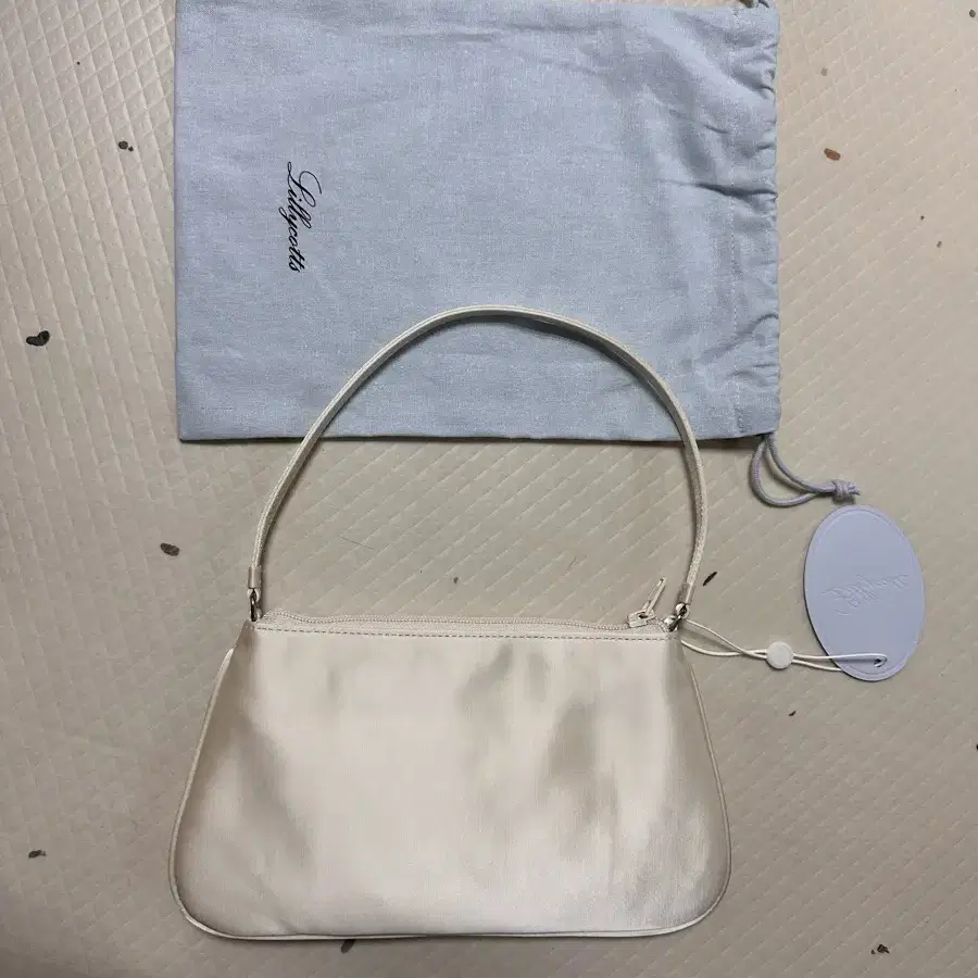 릴리코츠 Mini Satin Bag 새상품