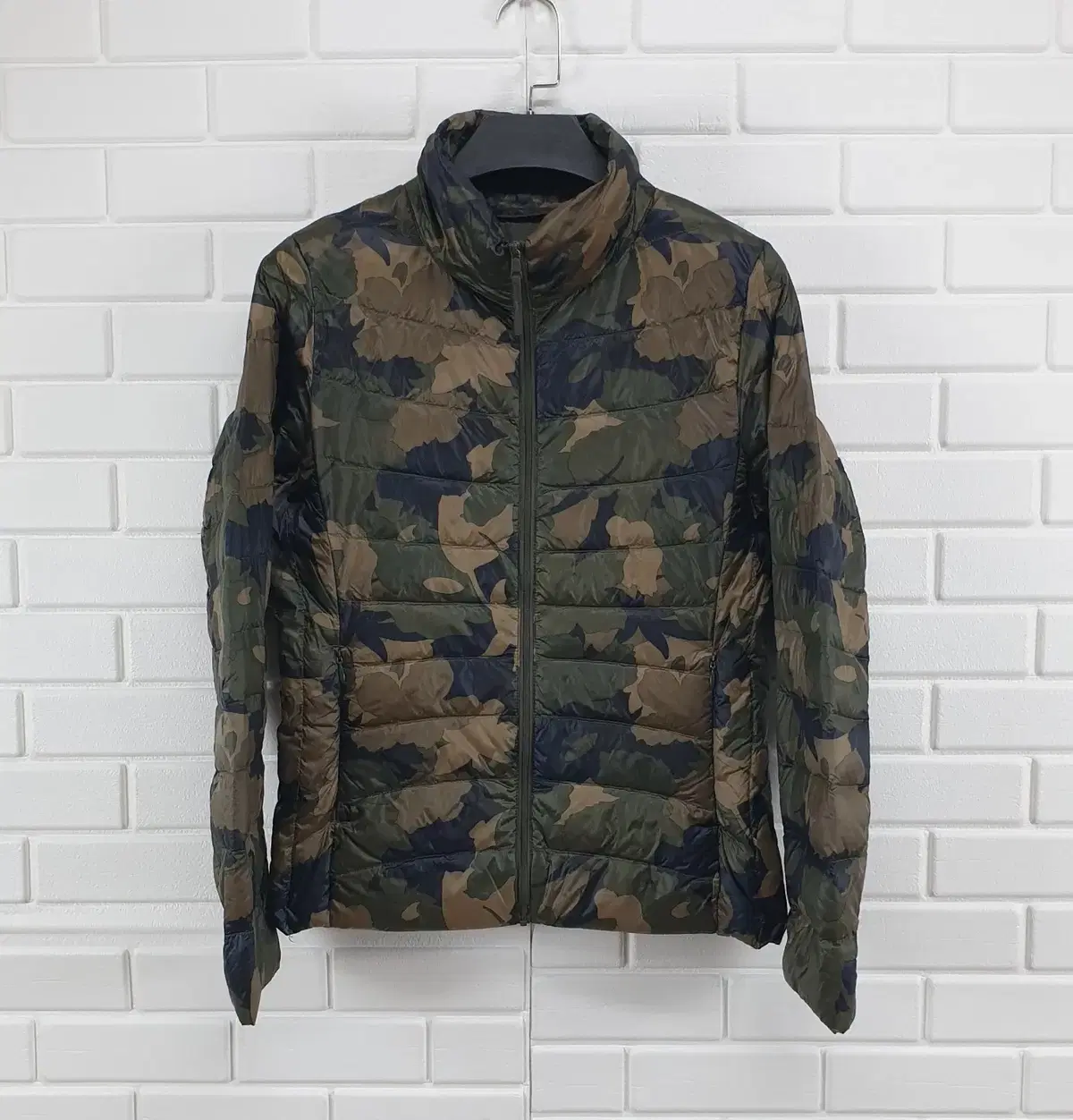 [55] UNIQLO CAMO Lightweight Down Jumper