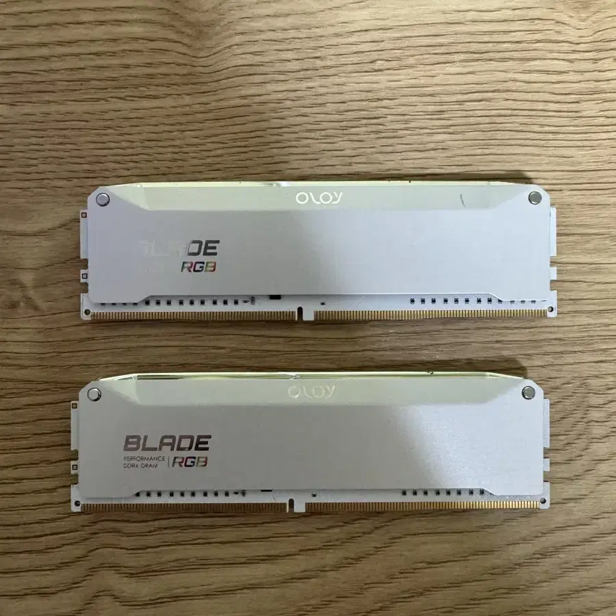 Oloy램 DDR4 3200 cl14 8x2