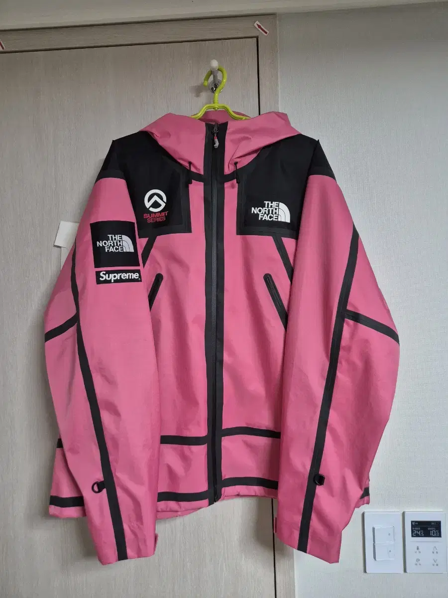 Supreme x The North Face Summit Tapeseam Jacket Pink XL