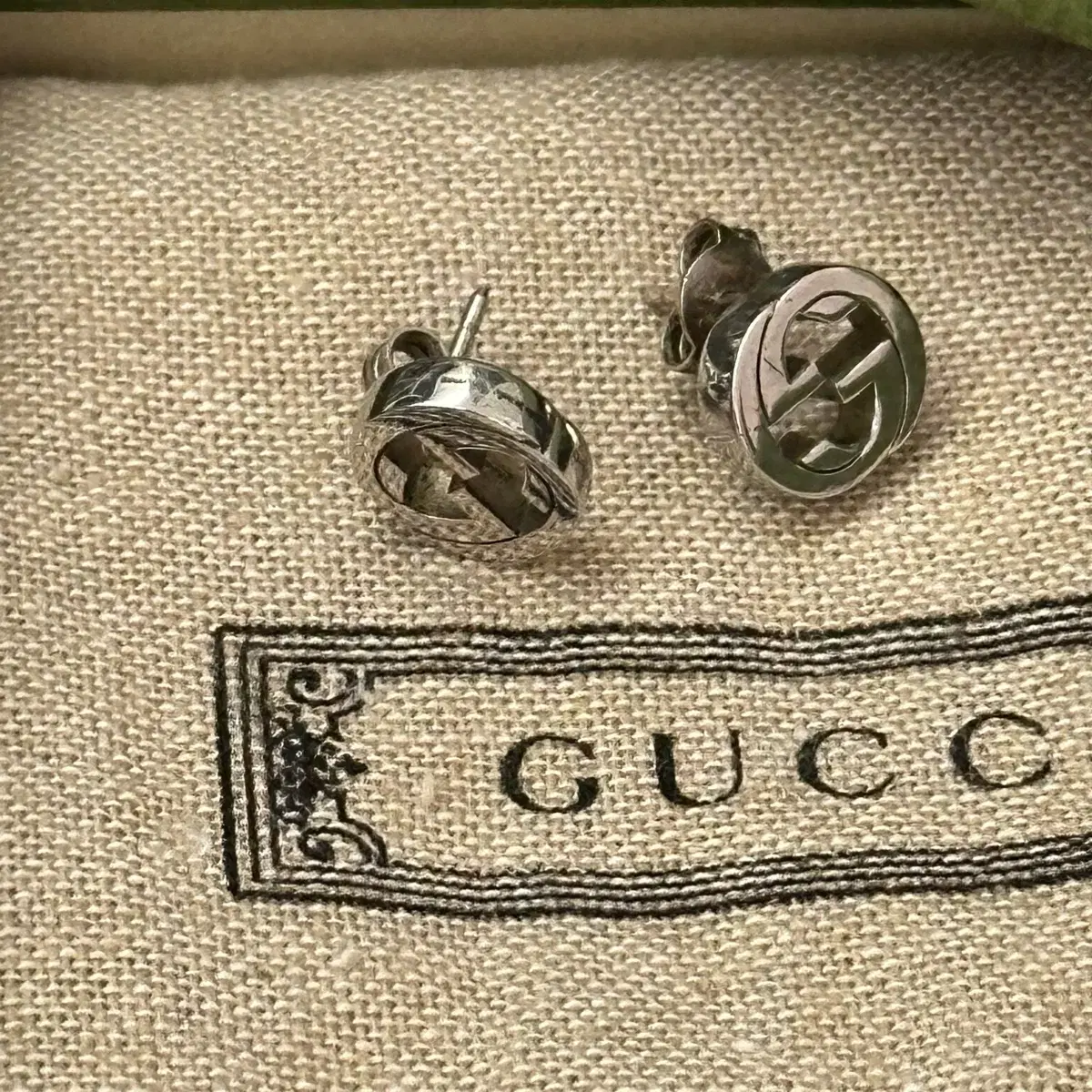 [정품] 구찌 인터로킹 실버 귀걸이 gucci