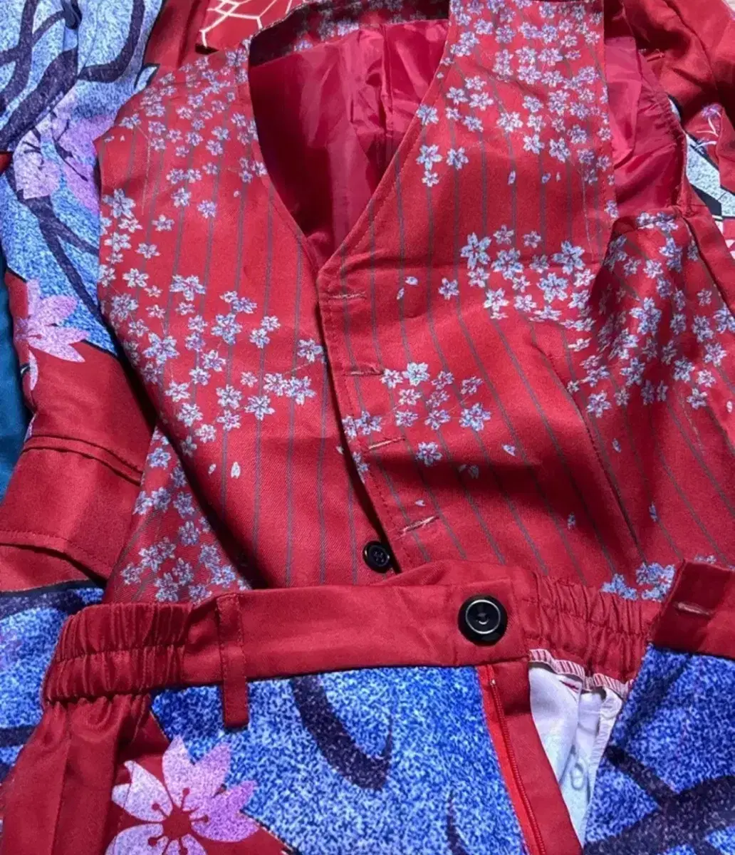 Hajime Kokonoyi One Piece Suit for sale (raise the price if it doesn't sell this zuu)