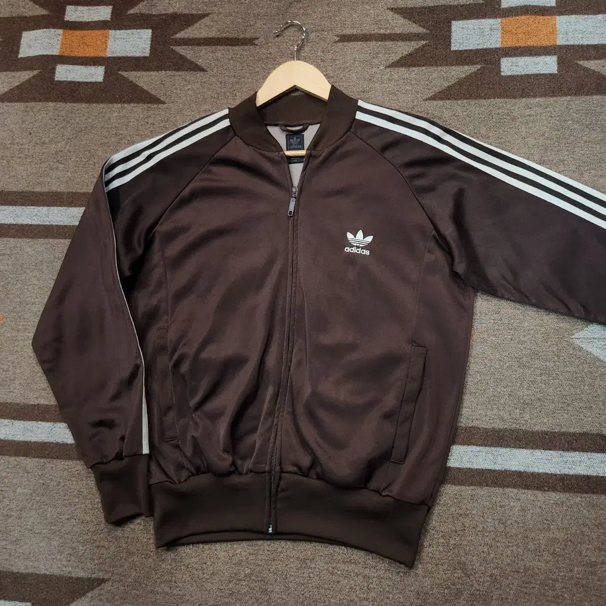 Weekend Sale) Adidas Superstar Brown Jersey Track Top 100