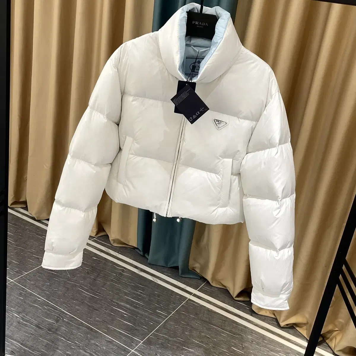 프라다 패딩 23FW 크롭탑 컨버터블 다운 자켓 White