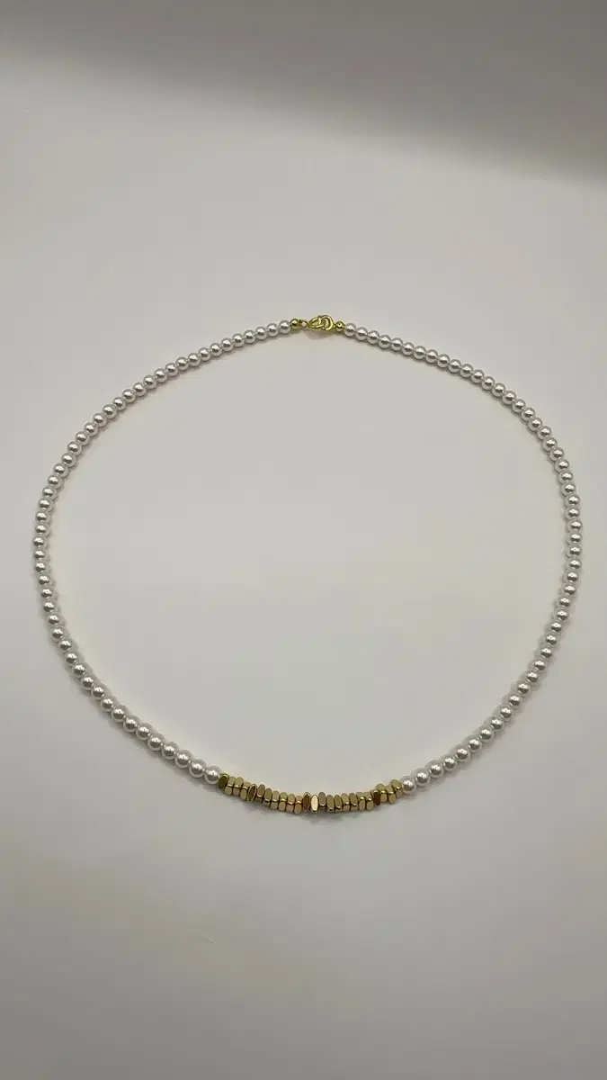 Pearl (glass) necklace