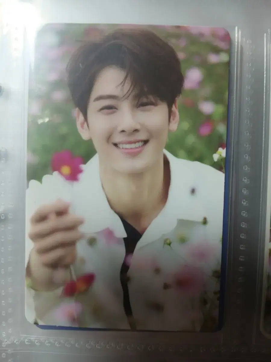 Astro cha eunwoo nigafulwa flower photocard wts