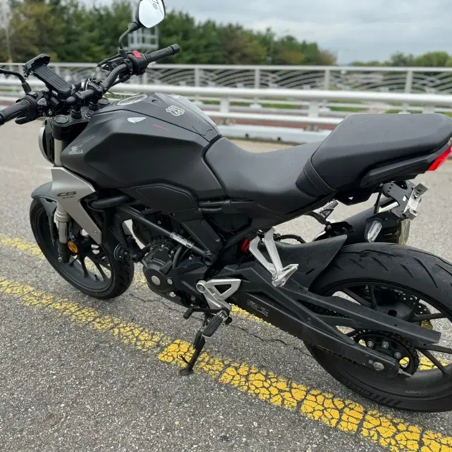 혼다 cb300r 19년형 abs 짧은키로수 판매합니다