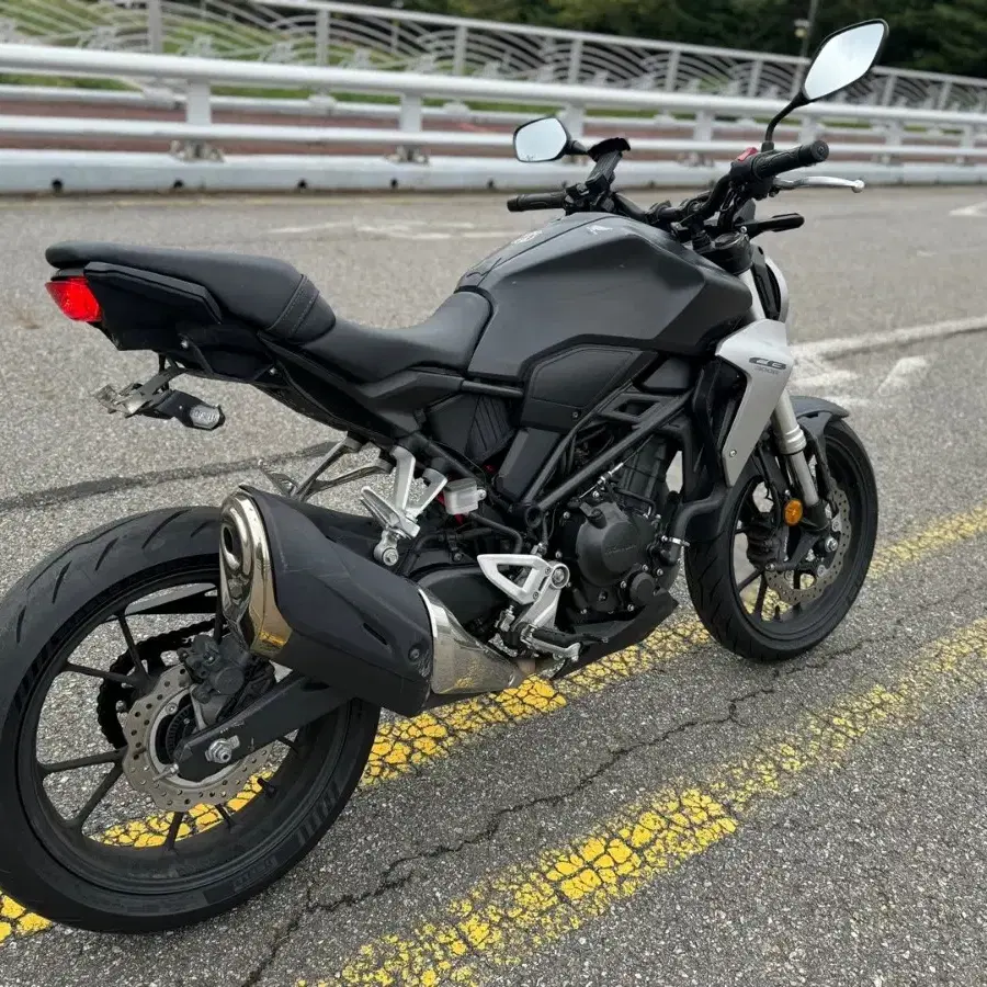 혼다 cb300r 19년형 abs 짧은키로수 판매합니다