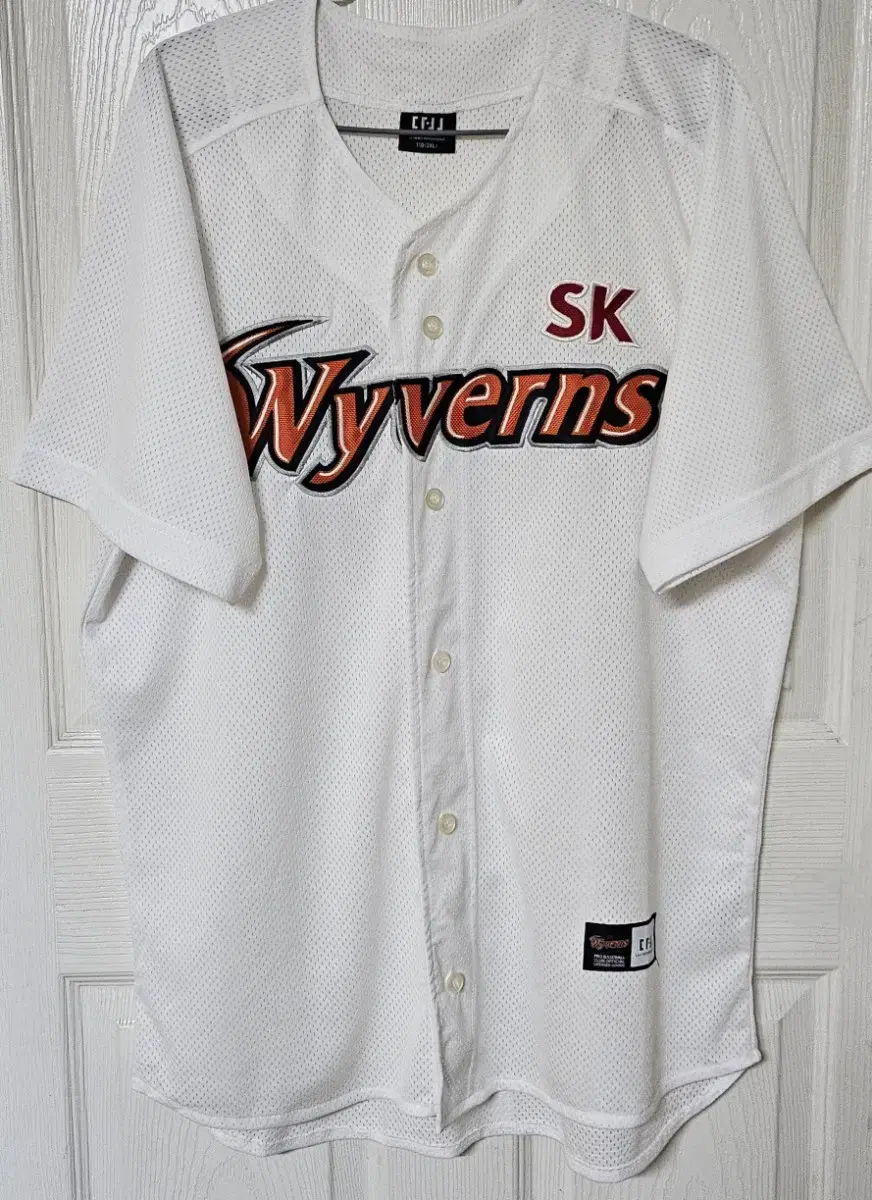 [110] SK Wyverns (SSG Landers) home jersey