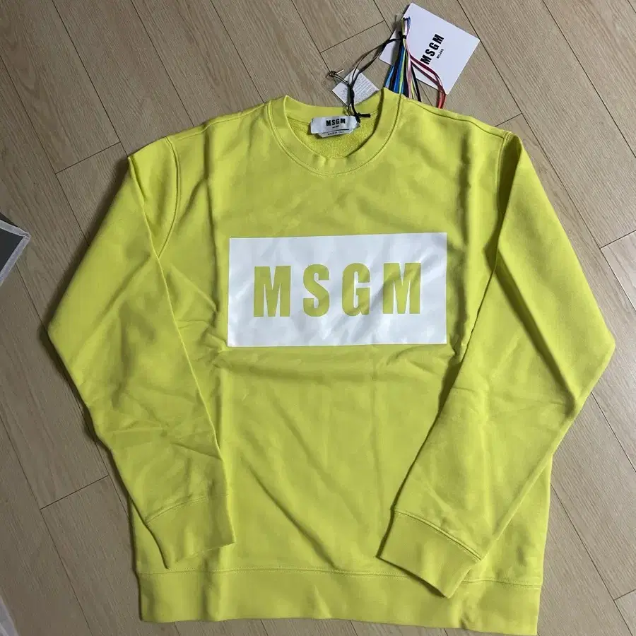 MSGM 스웨트 티셔츠 새제품 팝니다