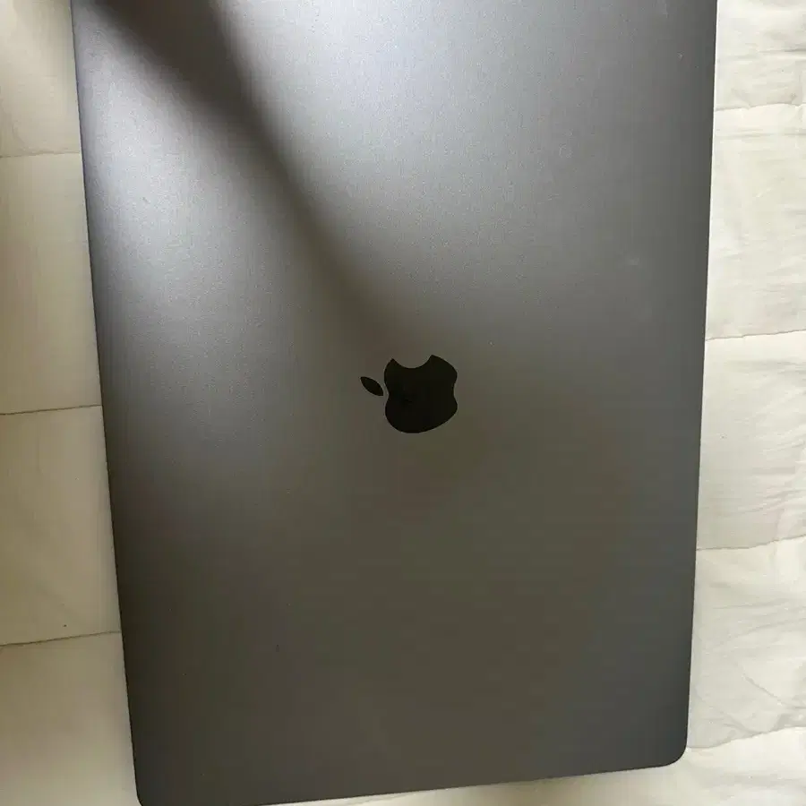 15형 MacBook Pro - 스페이스 그레이