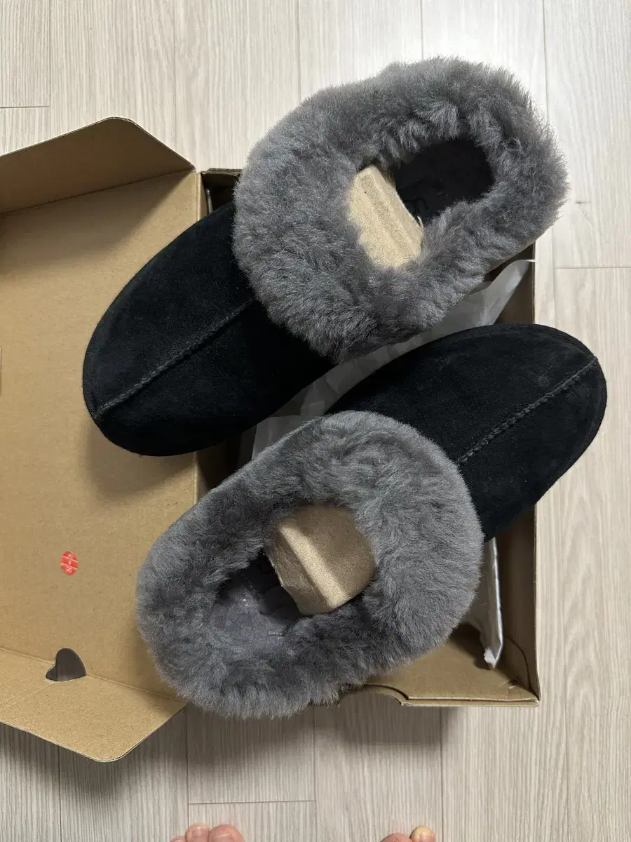 UGG 정품 극미중고 사이즈 240