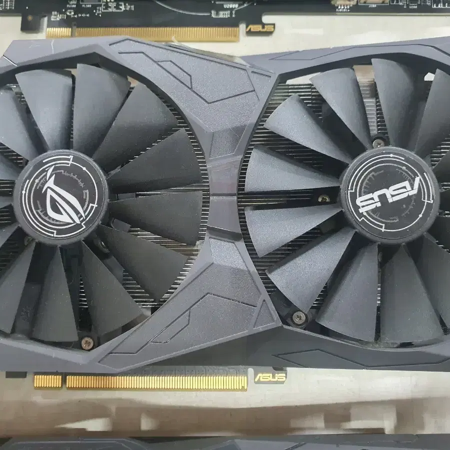 아수스 Rog Strix RX570 4G 그래픽카드 팝니다.(상태좋음)