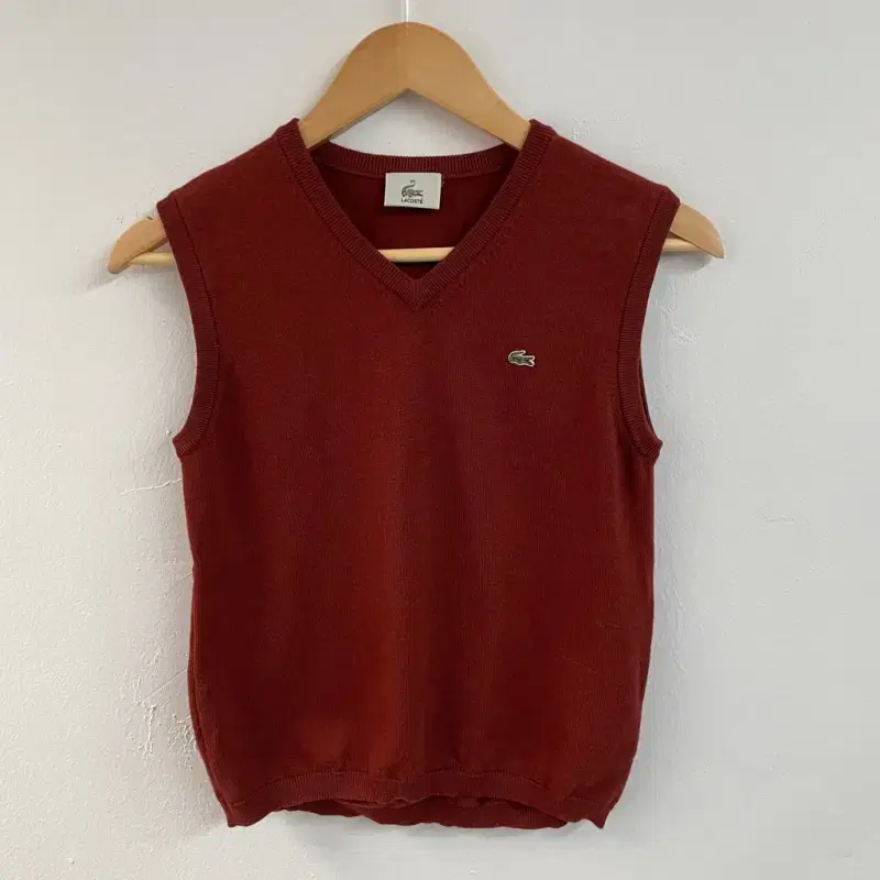 [95] Lacoste brick-red knit jo