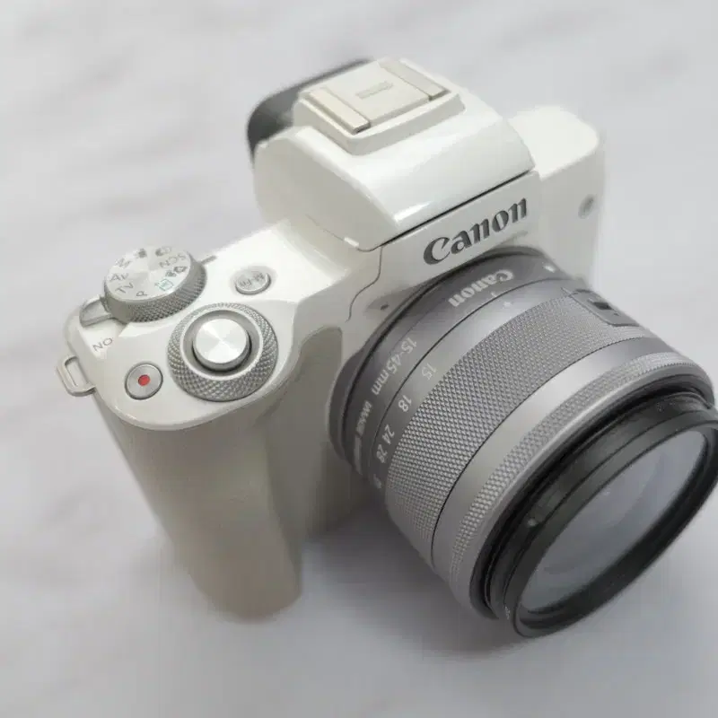 캐논 미러리스 카메라 EOS M50 과 15-45 렌즈 세트