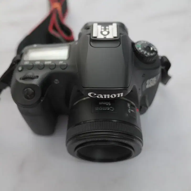 깨끗한 캐논 EOS 60D 카메라와 신쩜팔 50mm f1.8 STM 세트