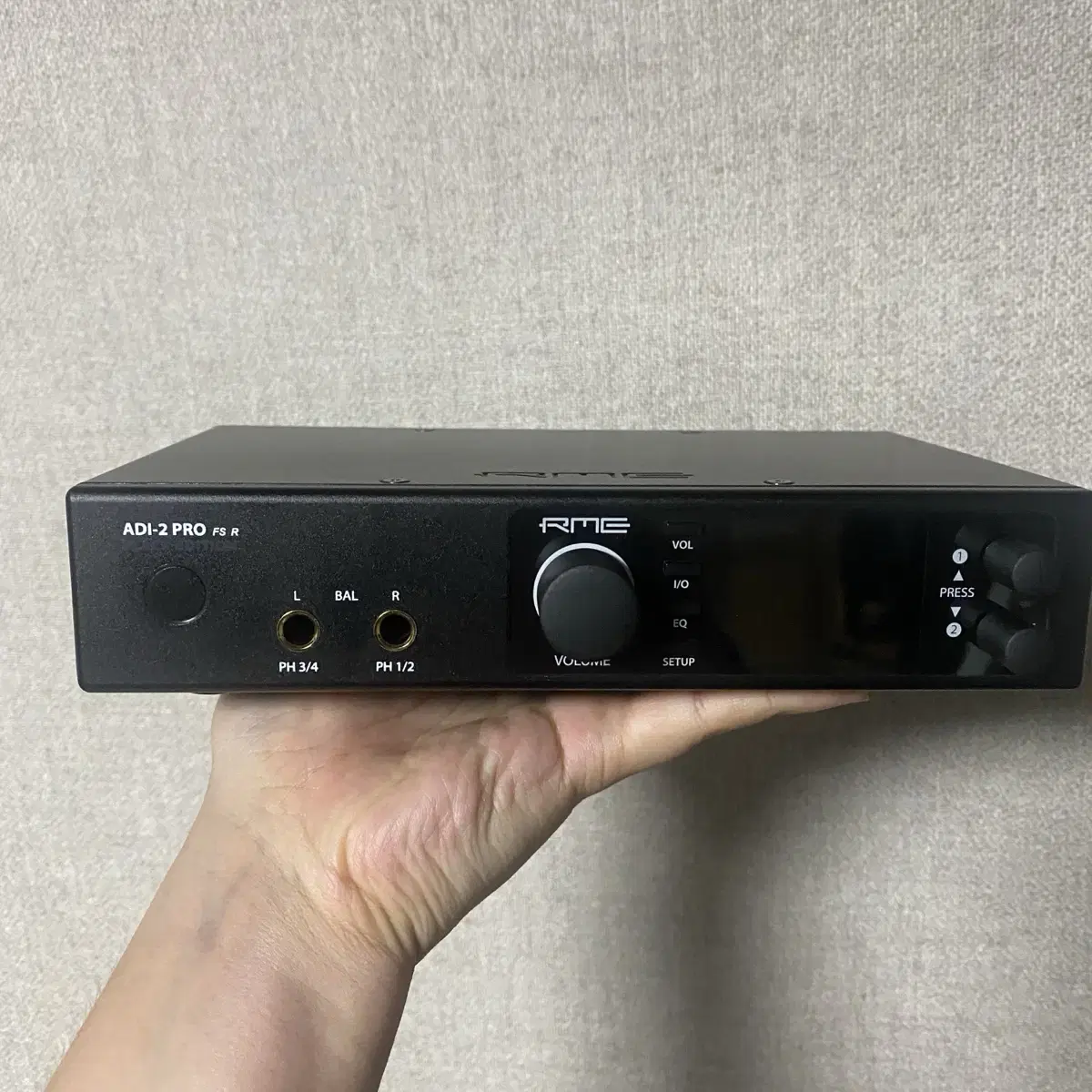 Rme adi-2 pro fs r be 팝니다