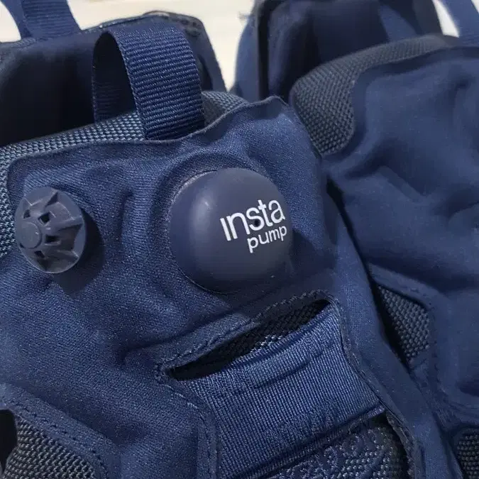 택포 255-260 신품급 리복 INSTA-PUMP FURY 경량 쿠션화