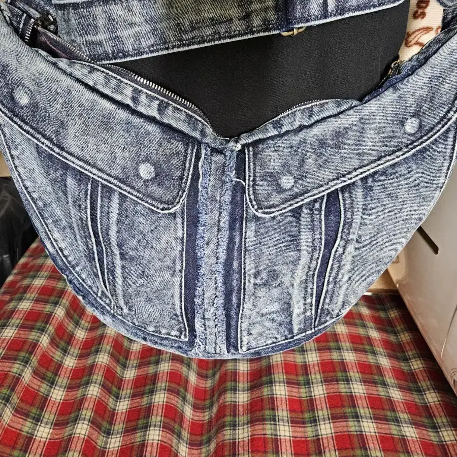 새상품 이우가마카라스  Washed Denim Shoulder Bag