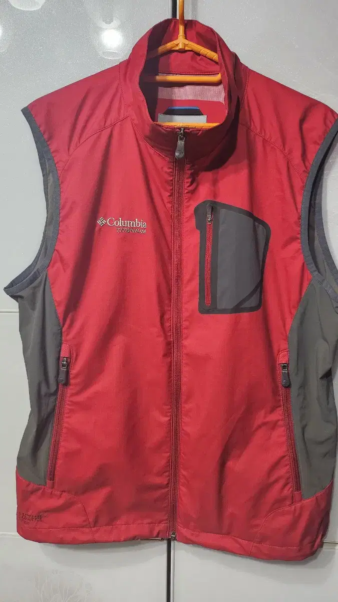 Columbia Vest105