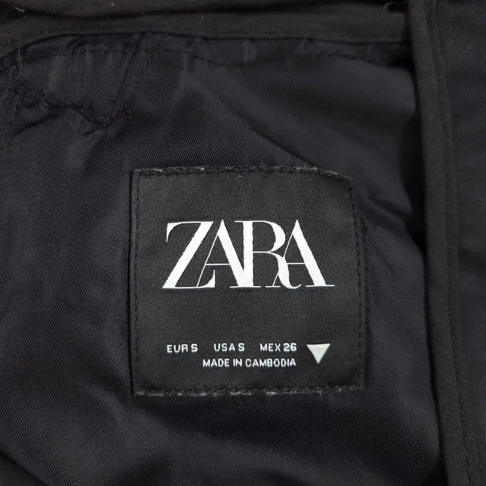 ZARA 자라 블랙 화이트 체스트포켓 반광 카라넥 폴리 바람막이 코치자켓