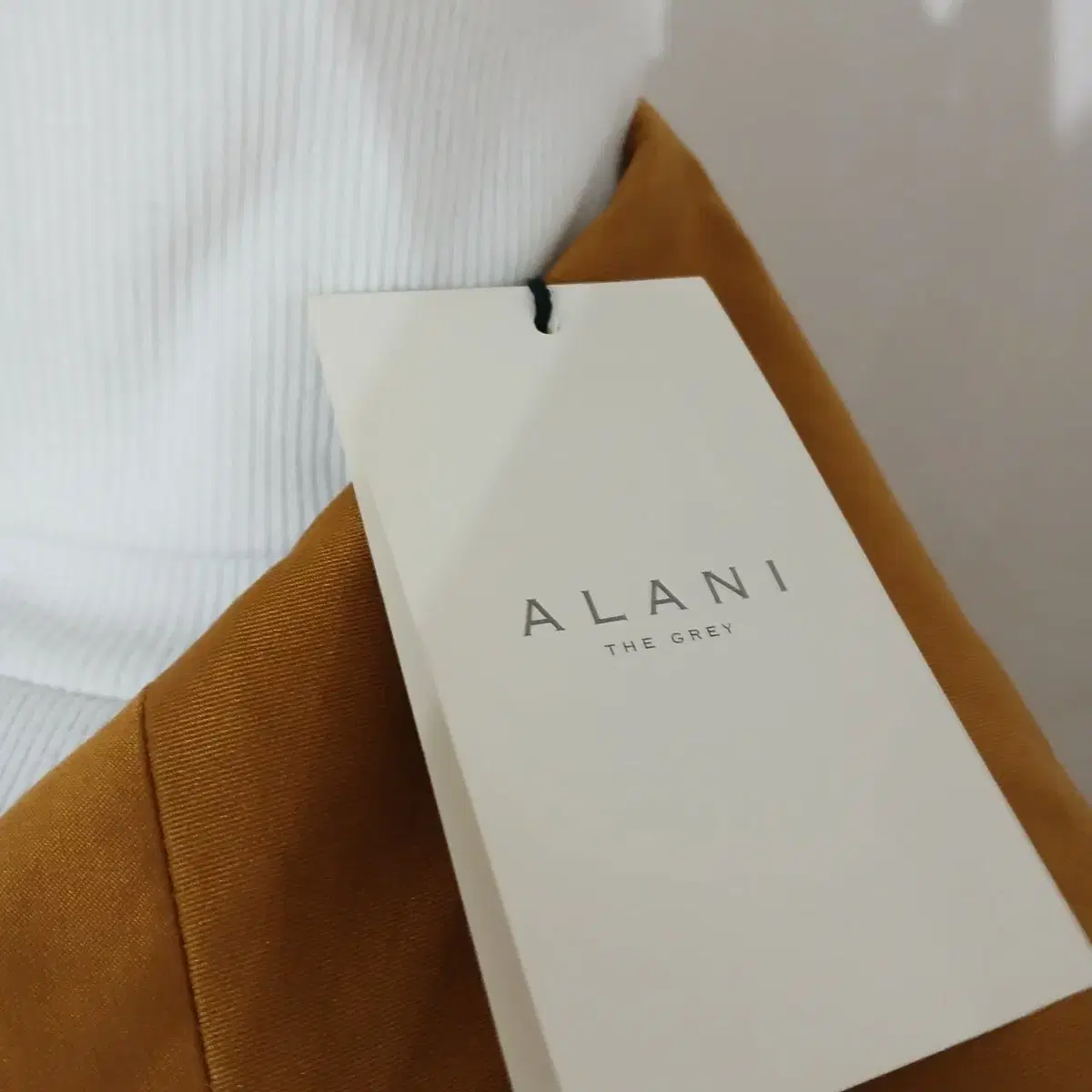 (새상품) ALANI 알라니 롱트렌치 Free