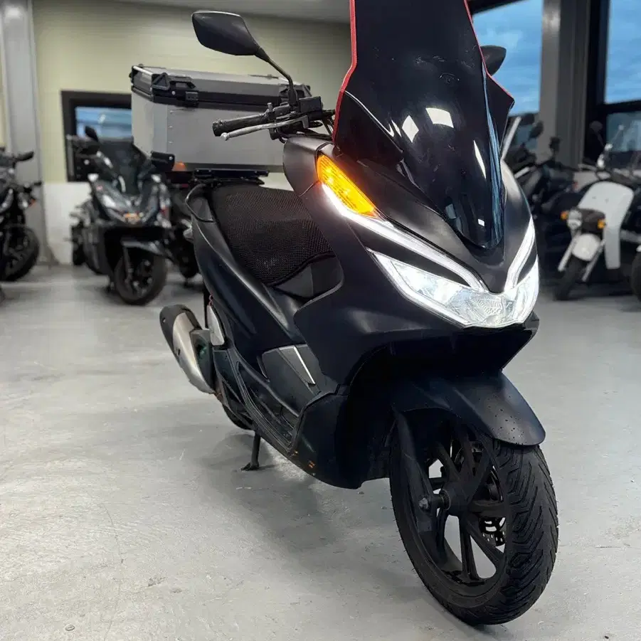 20년형 혼다 PCX125 5만KM 깔끔한 차량 판매합니다.