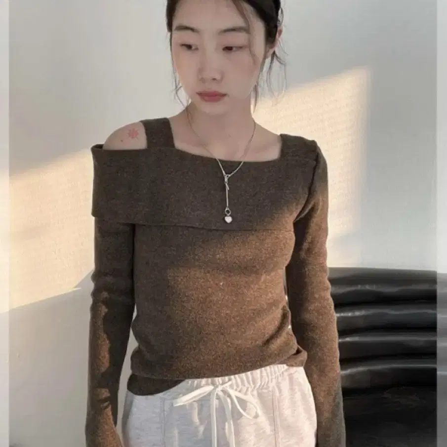 김아홉 deer shoulder knit