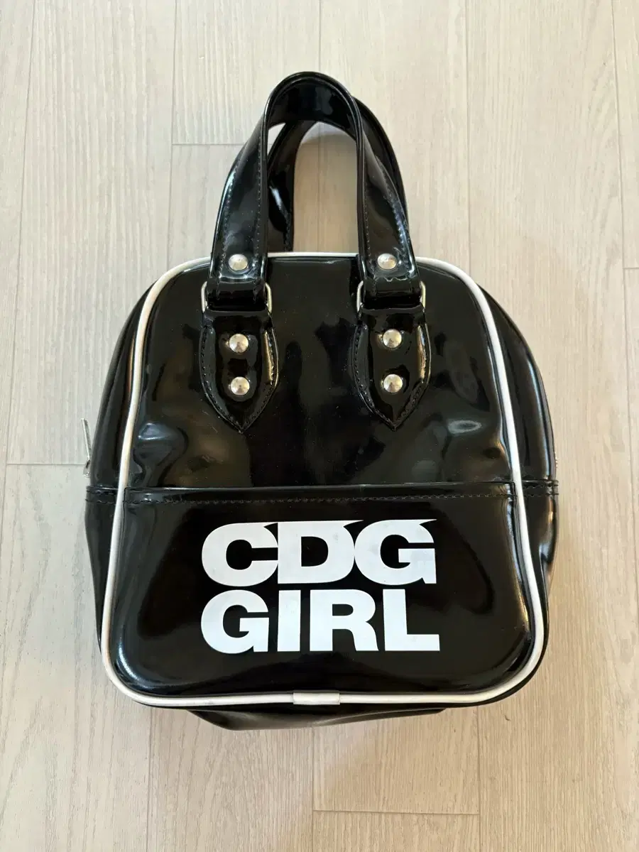 CDG girl 에나멜 토트백