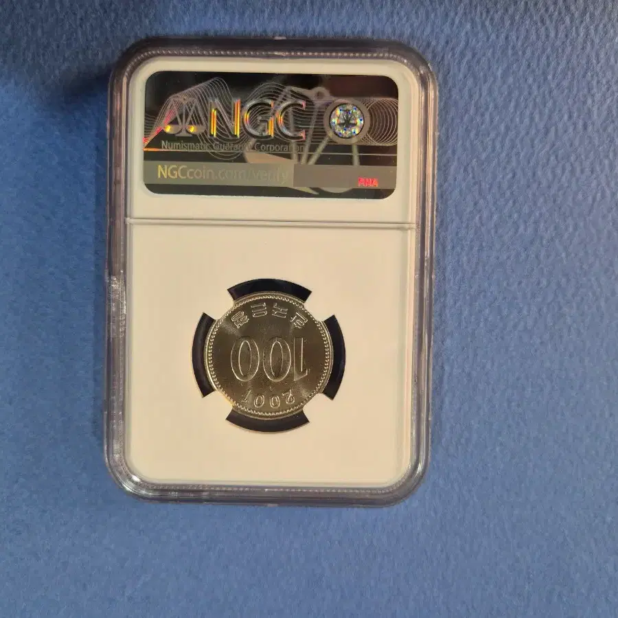 2001년 100원 NGC 68등급 미사용 주화