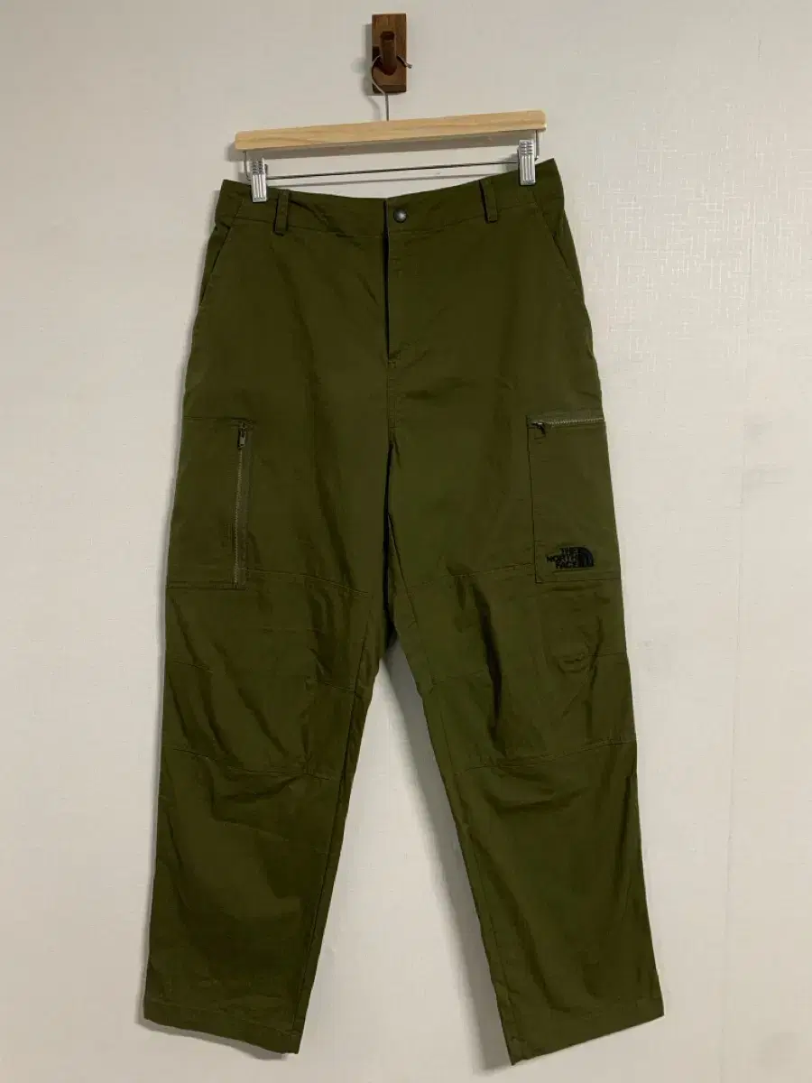 [84]The North Face Military Khaki Cotton Cargo Pants