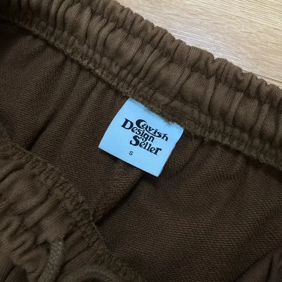 카비시 SELLER LOGO SWEATPANTS ( BROWN )