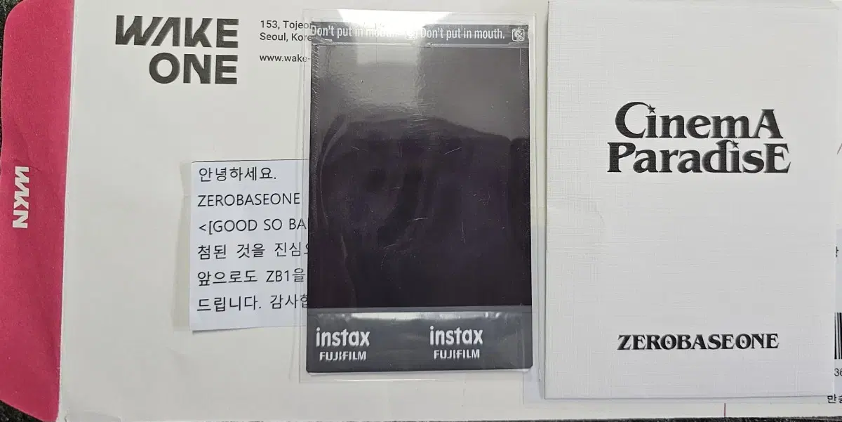 zerobaseone sung hanbin sign polaroid