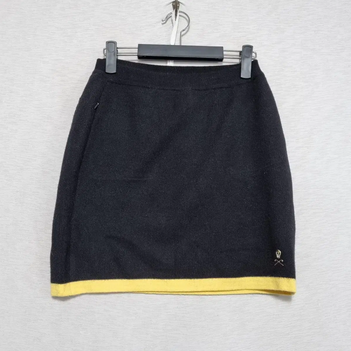 mark, knit black skirt, 28-29 inches, 1023